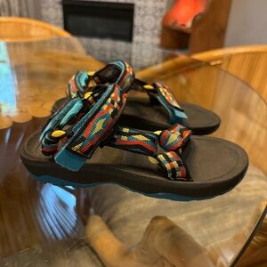 ❤️4 for $25 kids Teva sandals